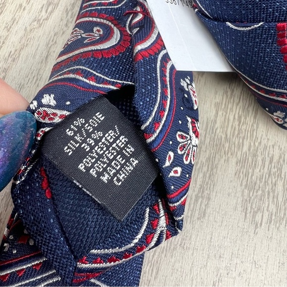 600 - Tommy Hilfiger Tie Blue Red Paisley 694 TL21100055 Silk Blend $69.50 - Picture 3 of 5